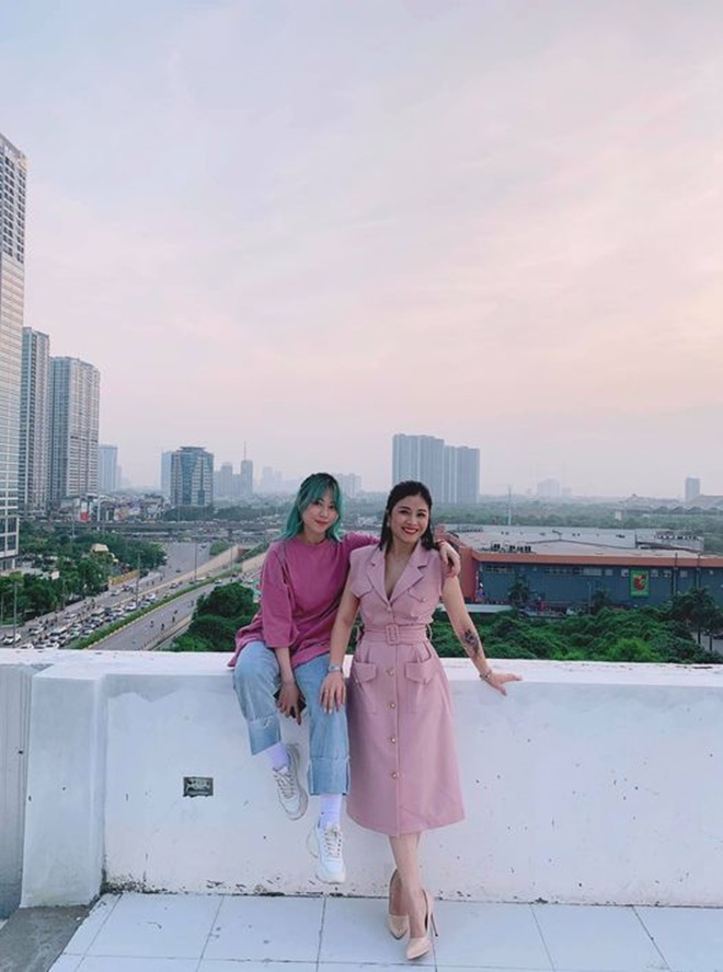 The editor's sister Hoai Anh looks like amp;#34;Tayamp;#34;  and his nose is taller than his sister, he has a pair of sisters who look like twins - 12