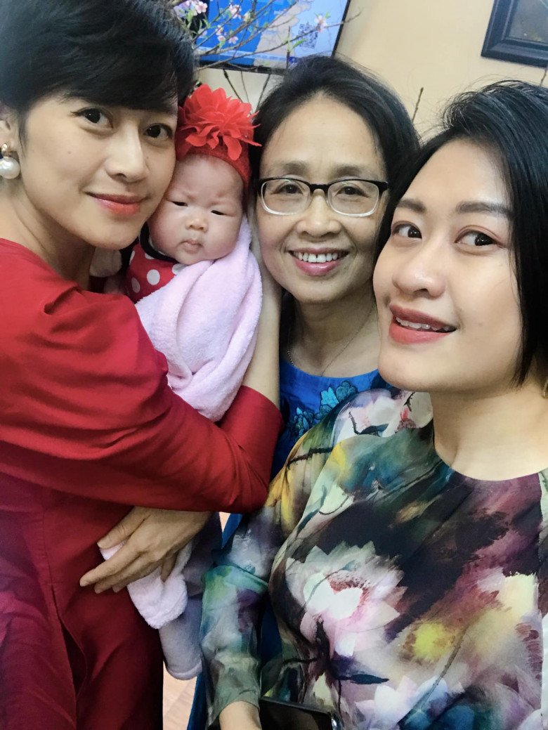 The editor's sister Hoai Anh looks like amp;#34;Tayamp;#34;  and his nose is taller than his sister, he has a pair of sisters who look like twins - 31