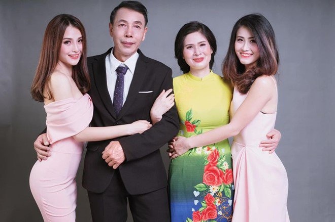 The editor's sister Hoai Anh looks like amp;#34;Tayamp;#34;  and his nose is taller than his sister, he has a pair of sisters who look like twins - 20
