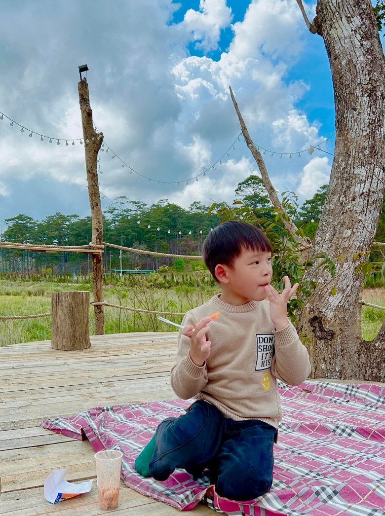 Ly Hai U50's father posted a photo of his fourth son with a amp;#34;Tayamp;#34;  big and smart ears - 14