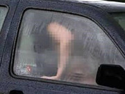 Tin tức - Thấy xe vợ đỗ bên ngoài siêu thị lúc 3h sáng, chồng ngó vào chứng kiến cảnh tượng sốc