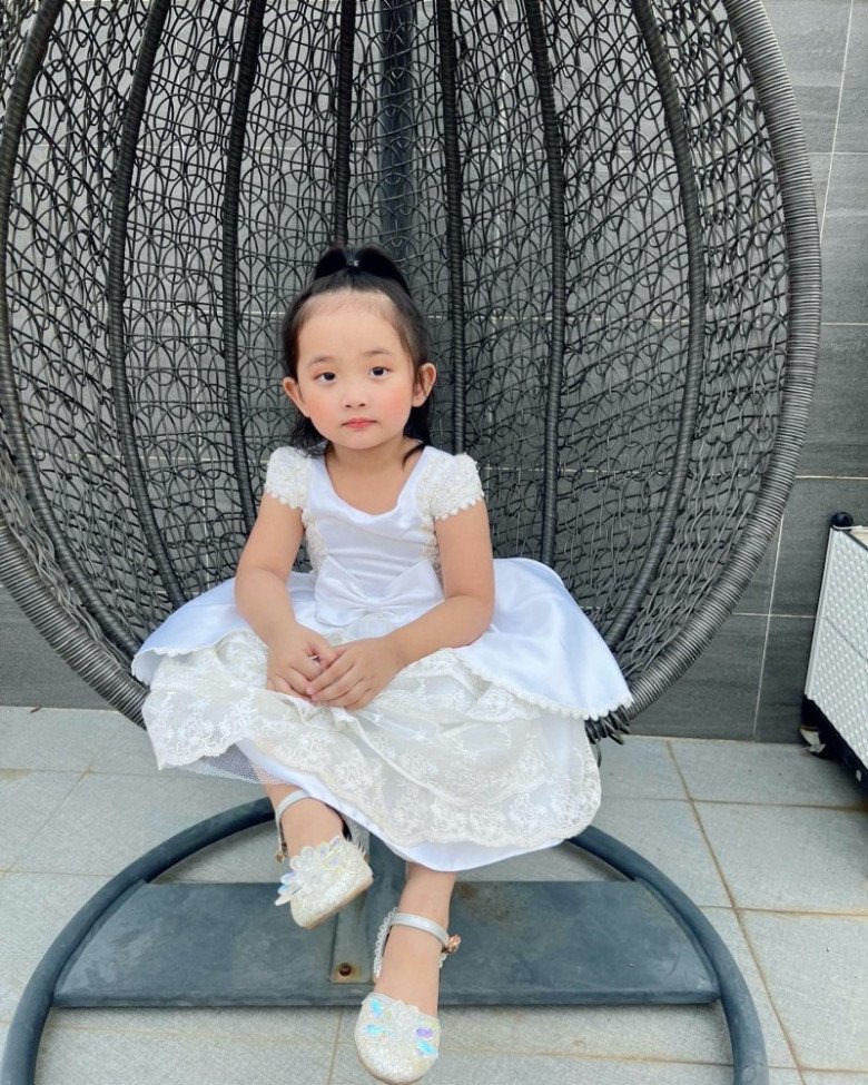 Vietnam star 24 hours: Daughter of the Khanh Thi family in a cake dress but too cool to be a mother amp;#34;  speechless amp;#34;  - 5