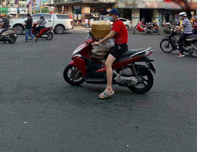 Miss earns 70 billion by riding a motorbike to run the show, but the quality of the game is not as good as rich wife Quy Binh - 14