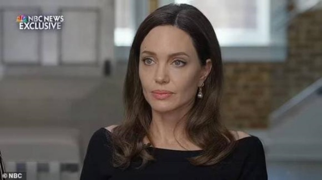 Angelina Jolie reveals photos of her bodyguard pouting, seeing the position of her hands makes fans worried - 7