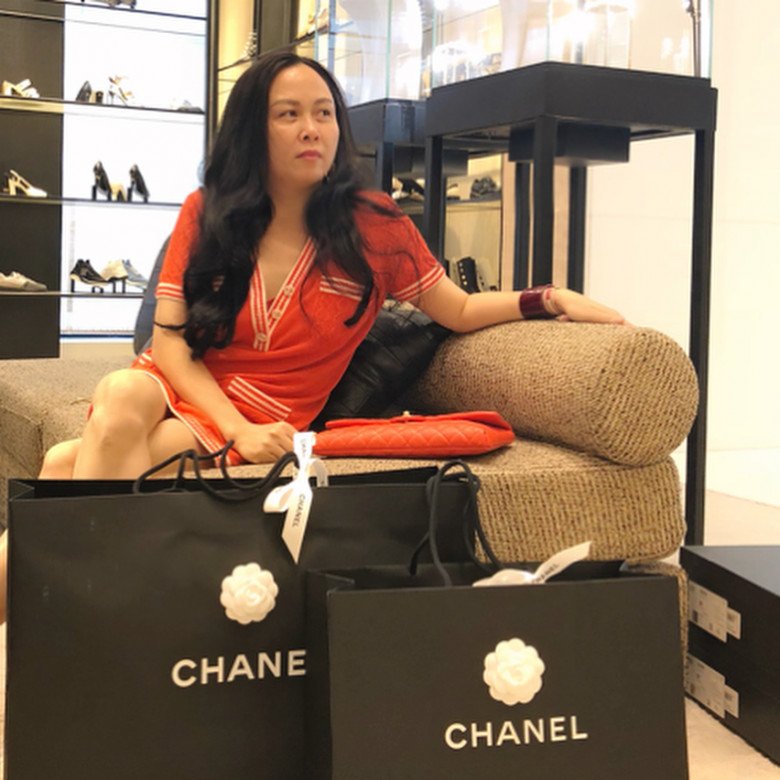 Con gái đỗ 10 trường đại học Mỹ, Phượng Chanel ăn mừng mua loạt đồ hiệu hơn chục ngàn đô - 6