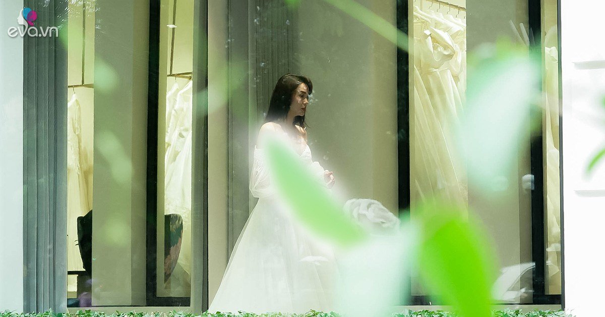 Seeing Minh Hang trying on dozens of luxury branded wedding dresses, the wedding day has arrived!