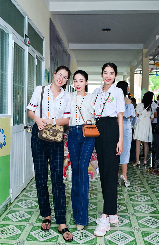 Hoa hậu Hạ My cùng Trang Trần vượt đèo trao tặng quà cho bà con đồng bào tỉnh Lâm Đồng - 5