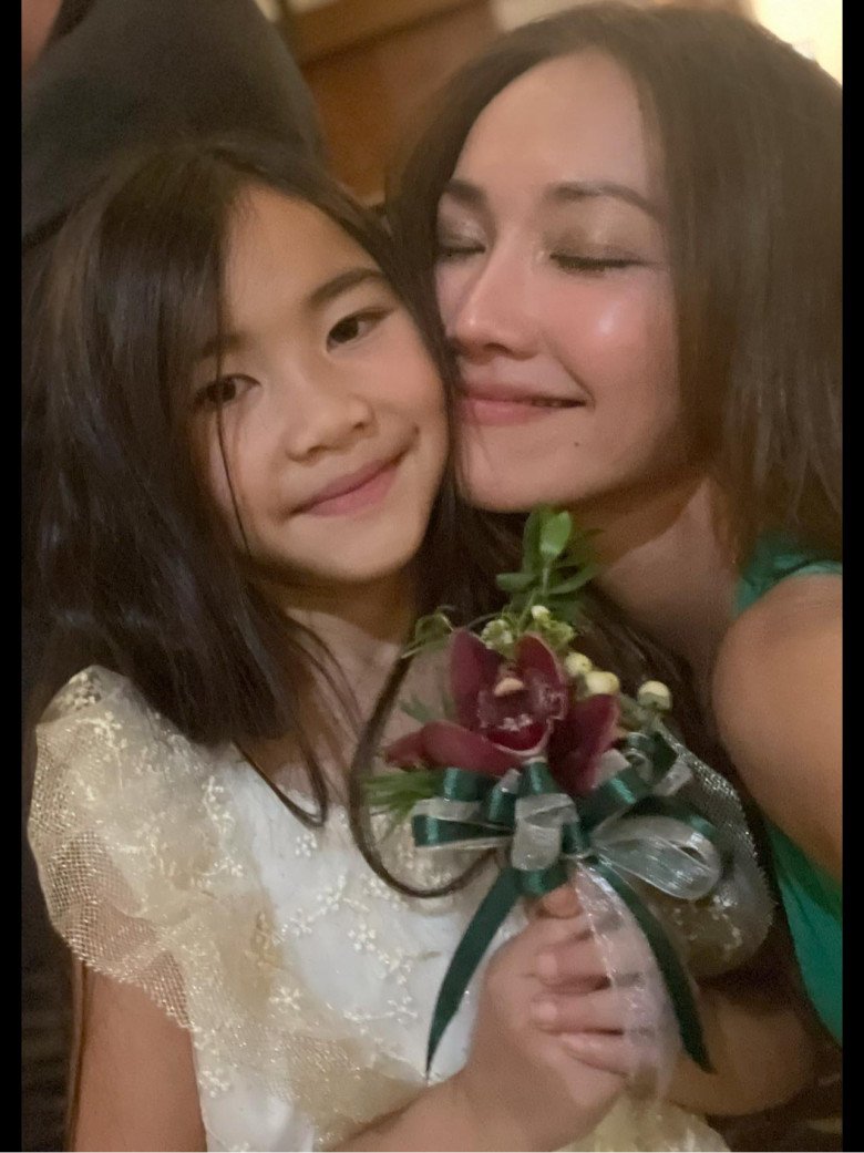 Kim Hien went to the US to give birth to her second child, the child is now 7 years old, the older she is, the more beautiful she is, just like her mother - 10