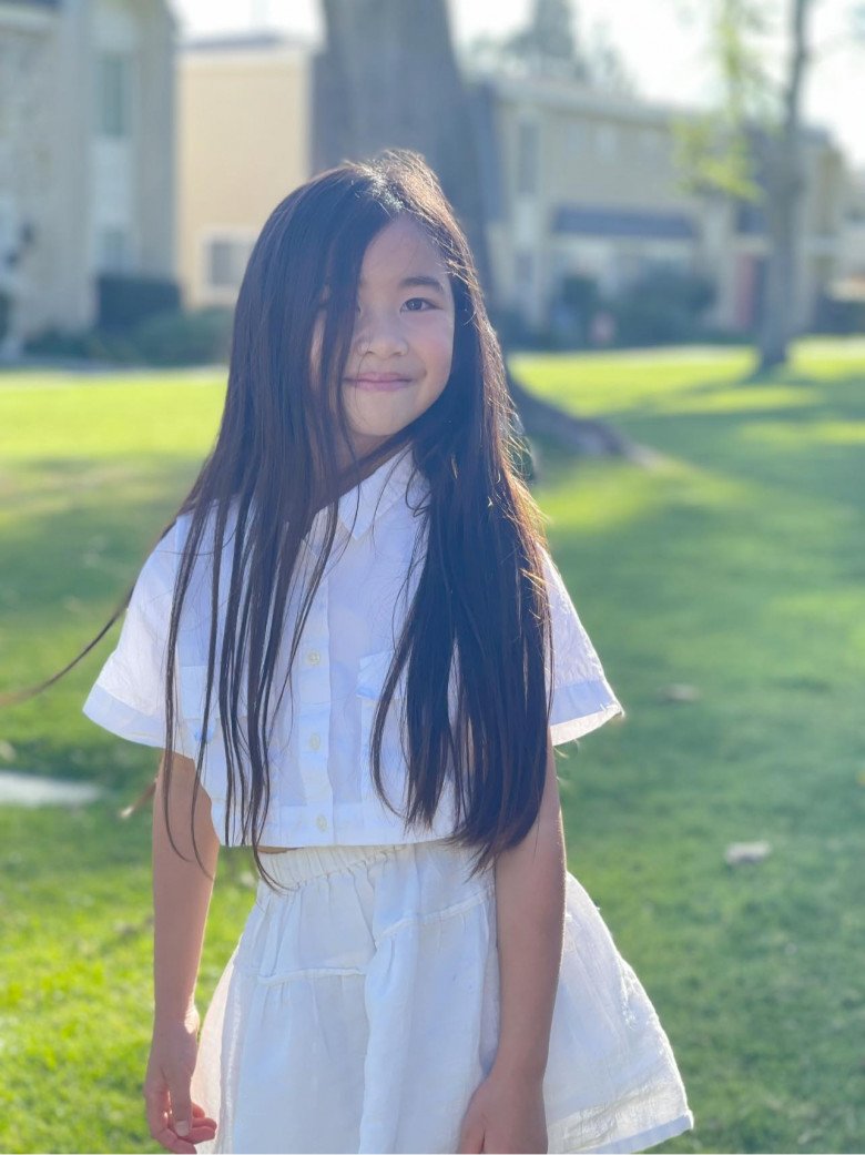 Kim Hien went to the US to give birth to her second child, the child is now 7 years old, the older she is, the more beautiful she looks, just like her mother - 4