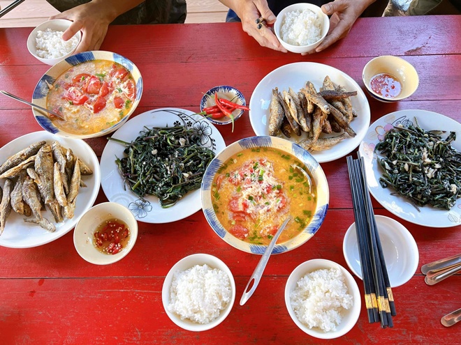 Ly Hai flaunted a thrifty rice tray in the middle of the forest, thought it was simple but many people guessed wrong - 4