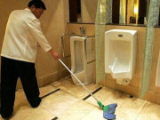 Tin tức - Người đàn ông Cà Mau trúng số, có tiền tỷ nhưng cuối cùng phải sống bám vào nhà vệ sinh