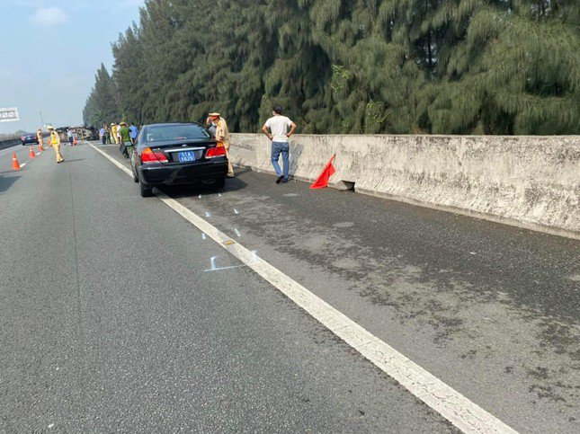 The car carrying the Vice President of Ho Chi Minh City has an accident on the highway, 3 people are injured - 2