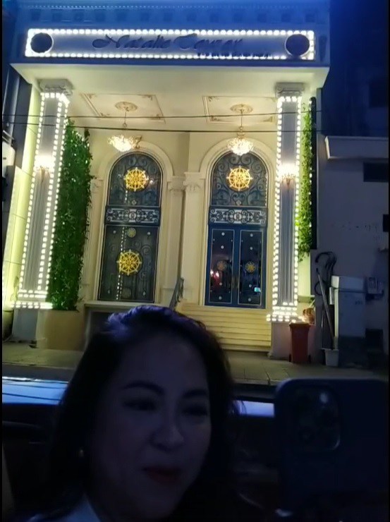 Bên ngoài căn biệt thự của cô con gái bà Phương Hằng