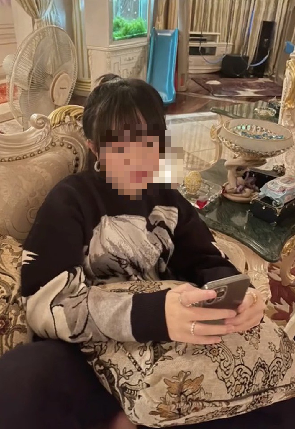 Những góc chụp khác nhau có thể thấy được nội thất bên trong cũng rất sang trọng, xa hoa.