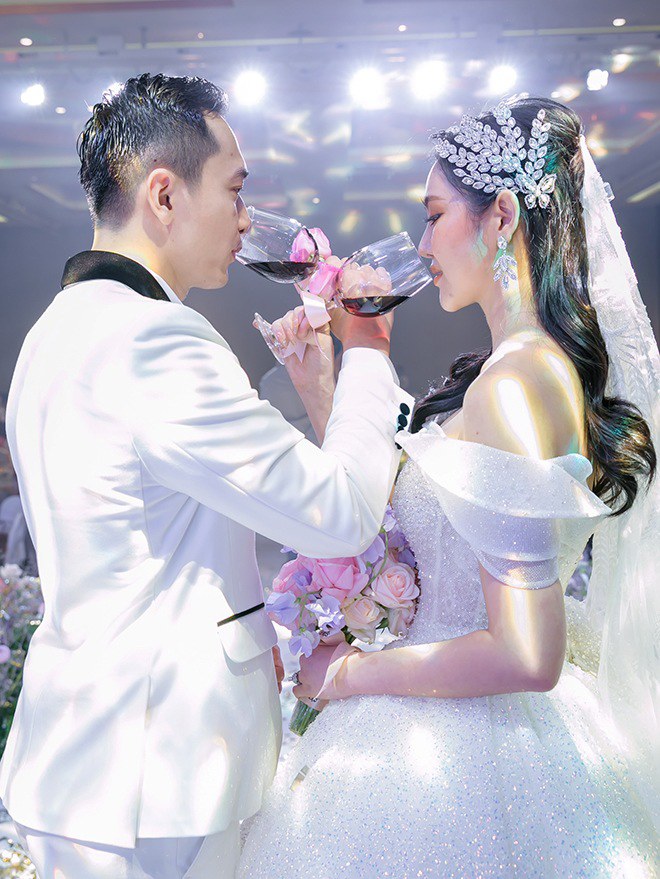 Được biết, sau khi làm đám cưới, cặp đôi sẽ xây dựng tổ ấm tại Hà Nội.