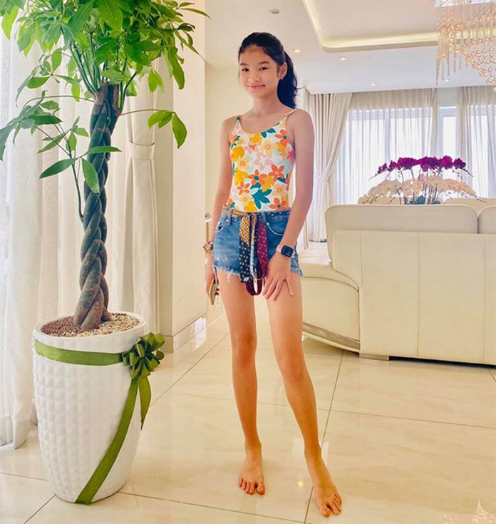 Quyen Linh, Jennifer Pham cleverly raise a daughter with a beautiful face and long legs like a beauty queen, handsome son 1m8 - 1