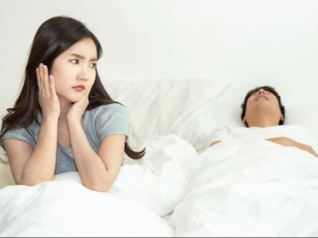 Biểu cảm của bạn gái khi quan hệ khiến chàng trai phải cầu cứu cách trị cậu nhỏ khó bảo