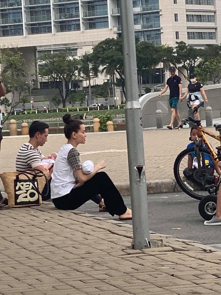 Hồ Ngọc Hà, Tăng Thanh Hà bị bắt gặp cảnh giản dị chăm con giữa phố, một nách hai con - 6