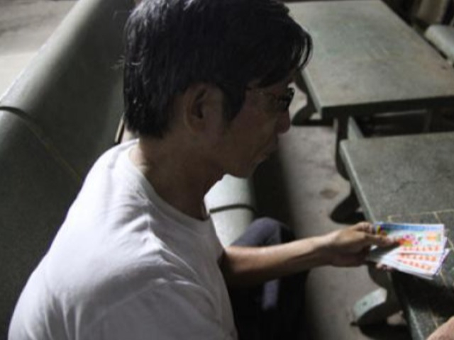 Người đàn ông nghèo trúng số, bỗng dưng có tiền tỷ nhưng vẫn chi li, lý do rất bất ngờ