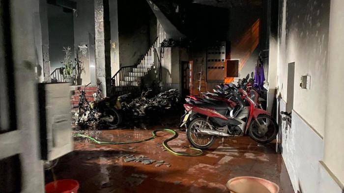 Fire in residential area cum inn in Phu Do ward, one person dies - 1