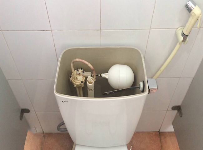 The toilet has big buttons, many small buttons are used incorrectly without knowing how much it is - 5