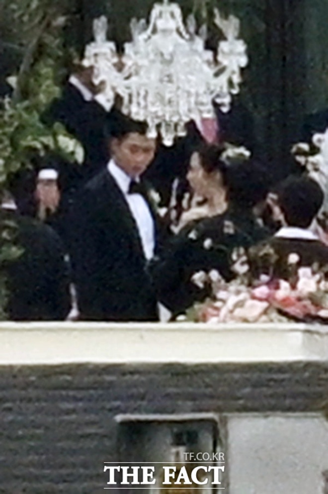 Hyun Bin - Son Ye Jin's wedding: Father-in-law entrusted his son-in-law, Song Joong Ki is so beautiful - 11