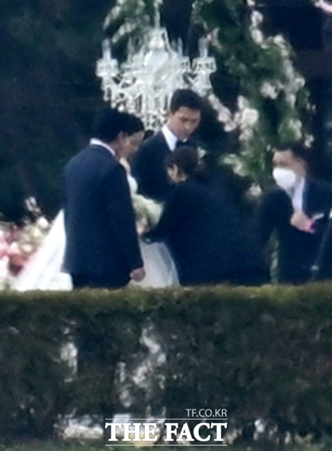 Hyun Bin - Son Ye Jin's wedding: Father-in-law entrusted his son-in-law, Song Joong Ki is so beautiful - 12