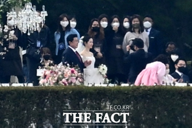 Hyun Bin - Son Ye Jin's wedding: Father-in-law entrusted his son-in-law, Song Joong Ki is so beautiful - 13