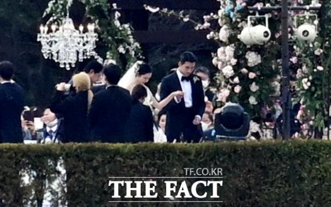 Hyun Bin - Son Ye Jin's wedding: Father-in-law entrusted his son-in-law, Song Joong Ki is so beautiful - 8