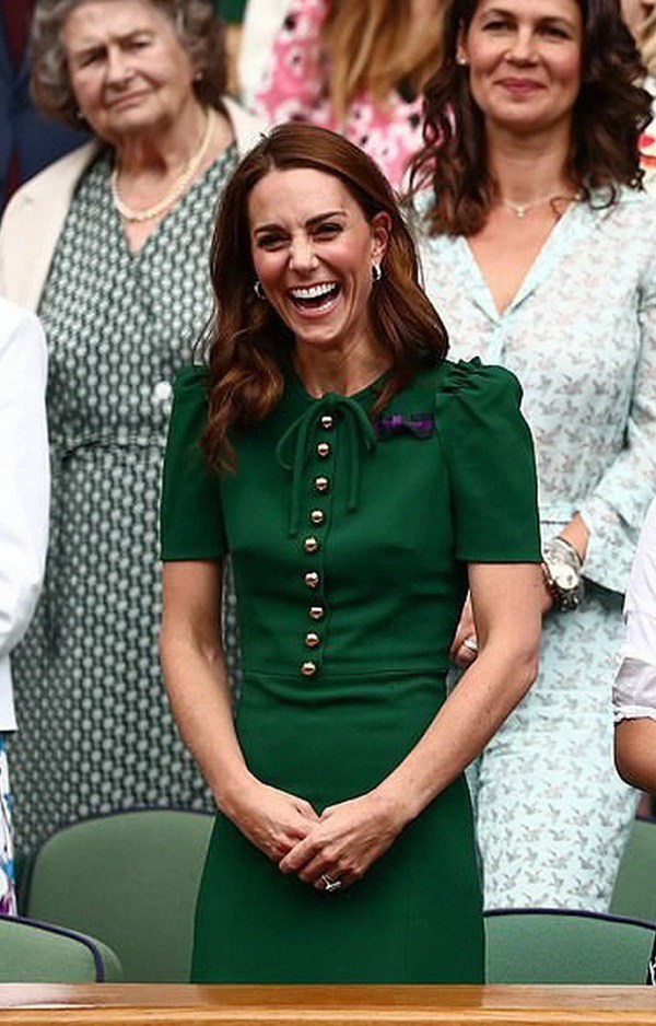 Always well dressed, but Princess Kate made 4 dress mistakes, whoever made her lose points - 2
