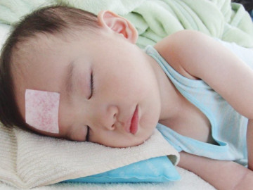 Cách hạ sốt cho trẻ nhanh nhất tại nhà tránh nguy hiểm