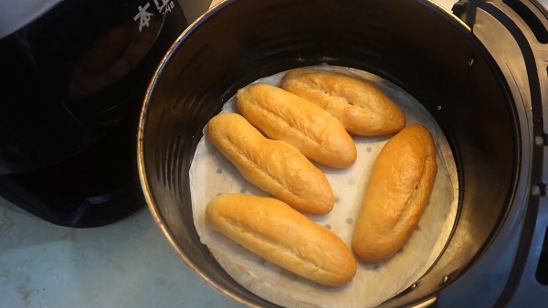 3 cách làm bánh mì tại nhà đơn giản, đảm bảo đặc ruột và giòn ngon - 14