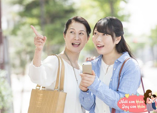 Bố mẹ cũng đừng quên dạy trẻ biết cách tự lập, có trách nhiệm với cuộc sống.