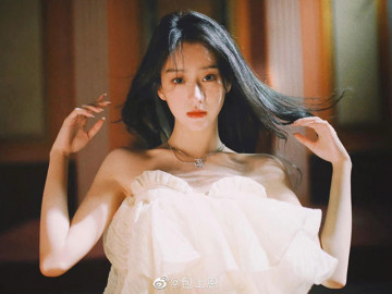 Cô gái sinh năm 2002 đẹp như tiên nữ giáng trần, đôi mắt long lanh dỗi hờn bao người lưu luyến