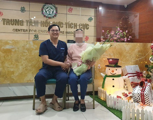 Sau khi được các bác sĩ nỗ lực cứu chữa, nữ bệnh nhân may mắn thoát khỏi lưỡi hái tử thần.