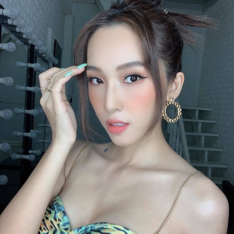 Sự nghiệp âm nhạc của cô từ ngày chuyển vào Nam không có khởi sắc bởi không có bài hát mới nào vượt qua được cái bóng của các ca khúc trước.