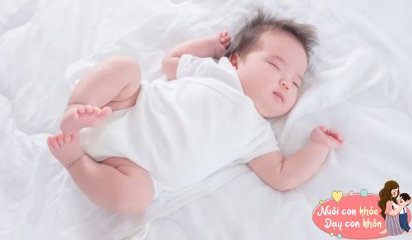 Hãy để trẻ ngủ trong môi trưởng đủ mát, thoải mái với nhiệt độ phù hợp.