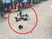 Clip Eva - Clip: Chạy xe máy như "chốn không người", tài xế bị tông nằm gục trên đường