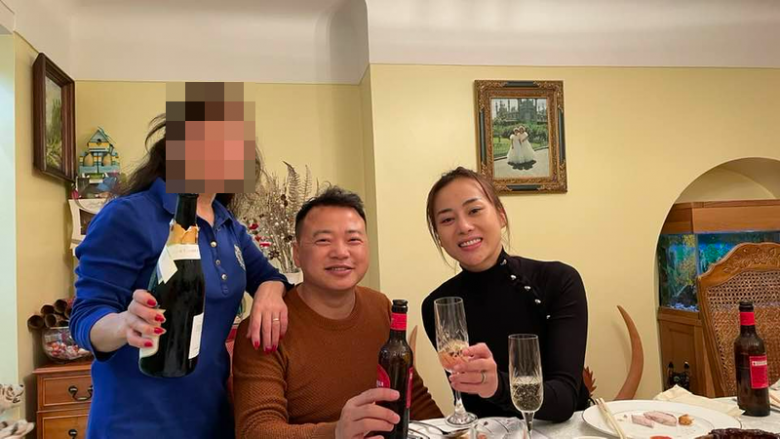 Việc Phương Oanh đi du lịch với bạn trai nhưng lại đăng status tâm trạng khiến dân mạng không khỏi tò mò, đặt nhiều nghi vấn.