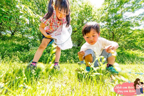 Khi được đi nhiều nơi, trẻ sẽ có cơ hội quan sát, học hỏi và khám phá nhiều điều mới.