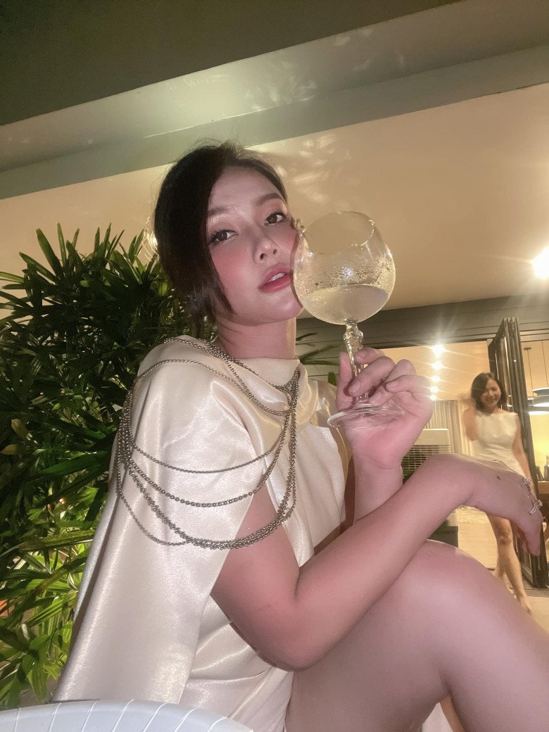 Nữ MC không còn xuất hiện trên các chương trình truyền hình nhưng vẫn chăm chỉ khoe ảnh trên trang cá nhân.