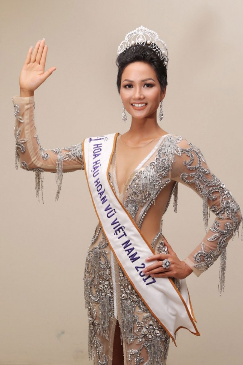 Hoa hậu giản dị H’Hen Niê mặc lại váy “kỷ vật”, 5 năm trước từng đưa bước cô trở thành biểu tượng sắc đẹp - 9