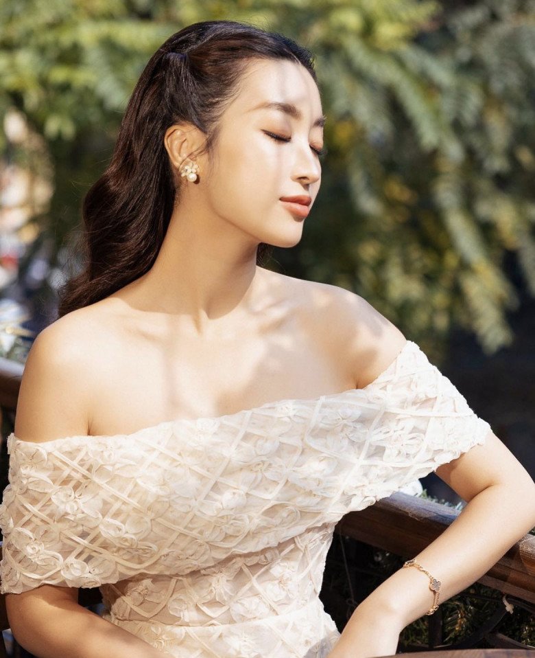 Hoa hậu Thuỳ Tiên mặc áo dài xuyên thấu, amp;#34;cạnh tranhamp;#34; trực tiếp với nàng dâu hào môn họ Đỗ - 4