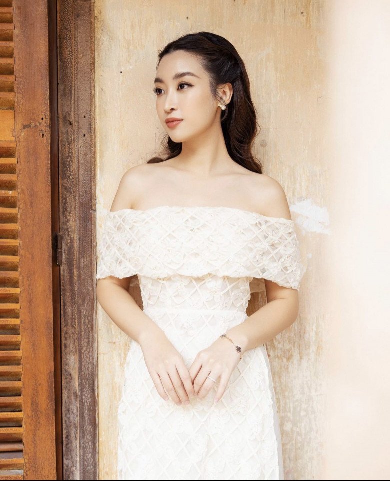 Hoa hậu Thuỳ Tiên mặc áo dài xuyên thấu, amp;#34;cạnh tranhamp;#34; trực tiếp với nàng dâu hào môn họ Đỗ - 5