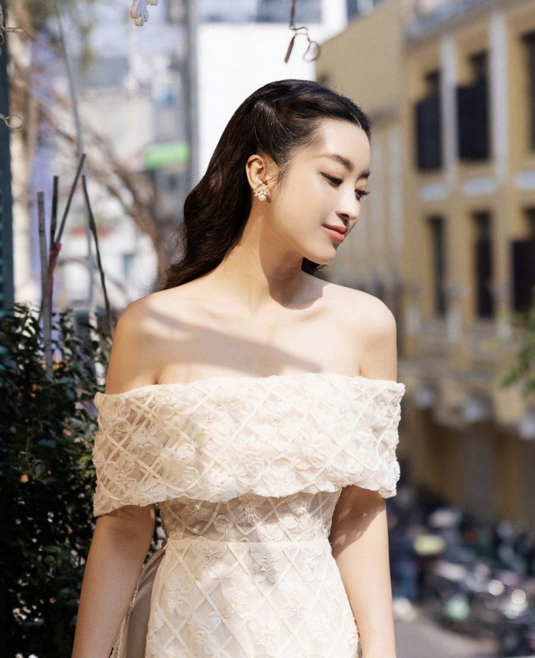 Hoa hậu Thuỳ Tiên mặc áo dài xuyên thấu, amp;#34;cạnh tranhamp;#34; trực tiếp với nàng dâu hào môn họ Đỗ - 7