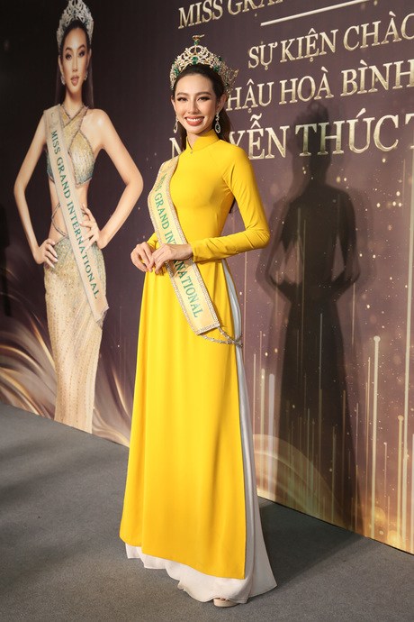 Hoa hậu Thuỳ Tiên mặc áo dài xuyên thấu, amp;#34;cạnh tranhamp;#34; trực tiếp với nàng dâu hào môn họ Đỗ - 10