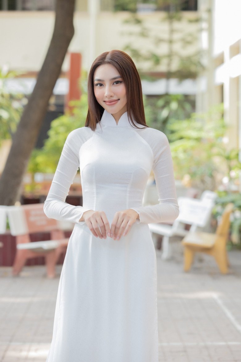 Hoa hậu Thuỳ Tiên mặc áo dài xuyên thấu, amp;#34;cạnh tranhamp;#34; trực tiếp với nàng dâu hào môn họ Đỗ - 12