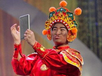 Thiên Lôi Minh Quân nói gì về màn hóa thân răng vổ, xấu bẩn nhất lịch sử Táo Quân?