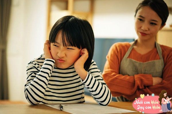 Việc bố mẹ cãi vã sẽ ảnh hưởng đến cách nhìn nhận của con cái về tình cảm gia đình.