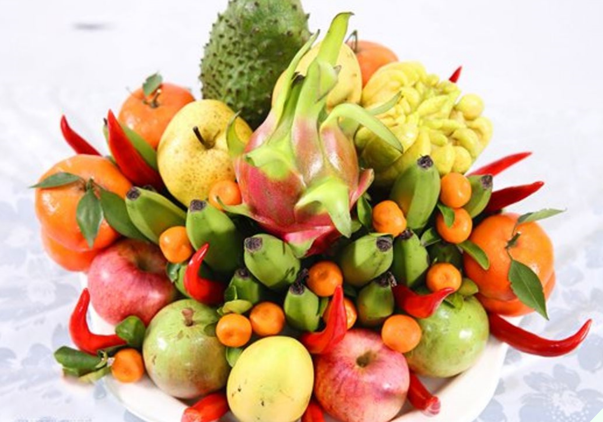 A beautifully arranged five-fruit tray from Northern Vietnam